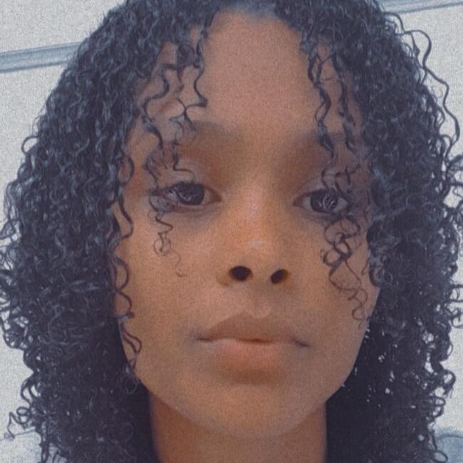 Babysitter em Porto: Josiane