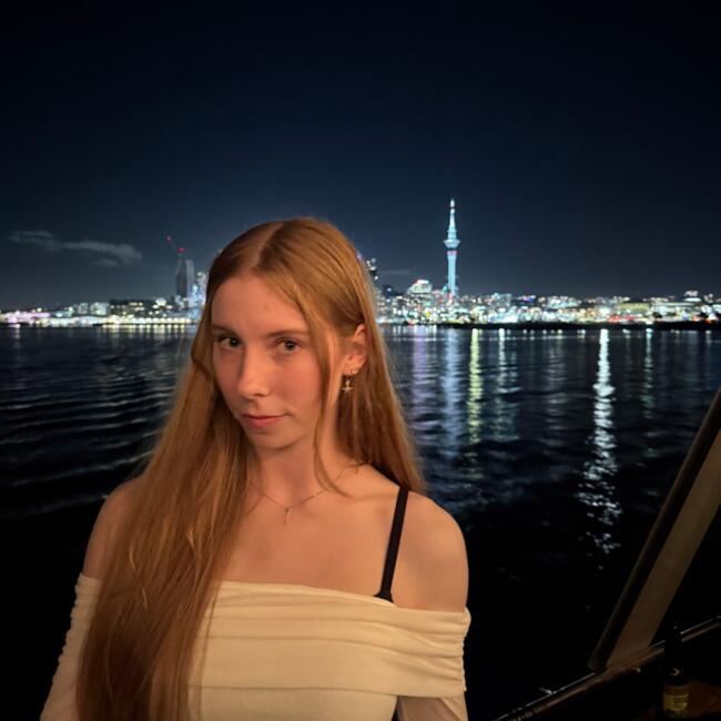 Babysitter in Auckland: Holly