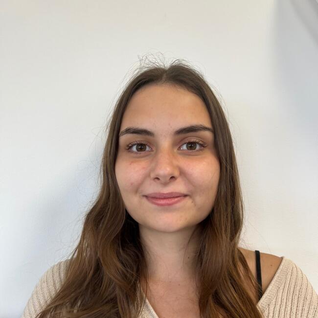 Babysitter in Sermaise (Île-de-France): Jade