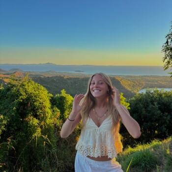 Babysitter in Overijse: Clémence