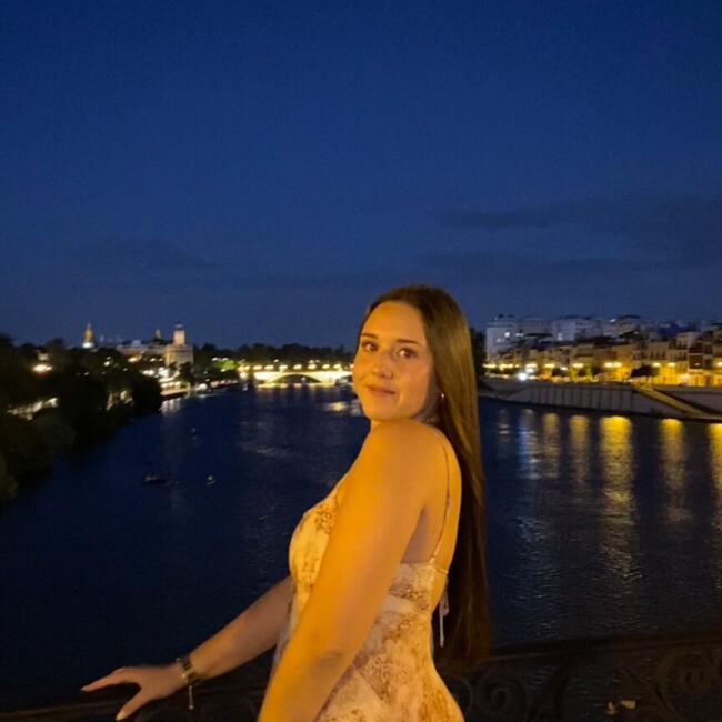 Babysitter in Dos Hermanas: Nora