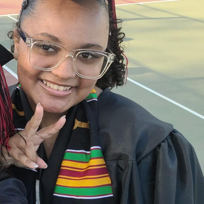 Babysitter in Riverside: Maya