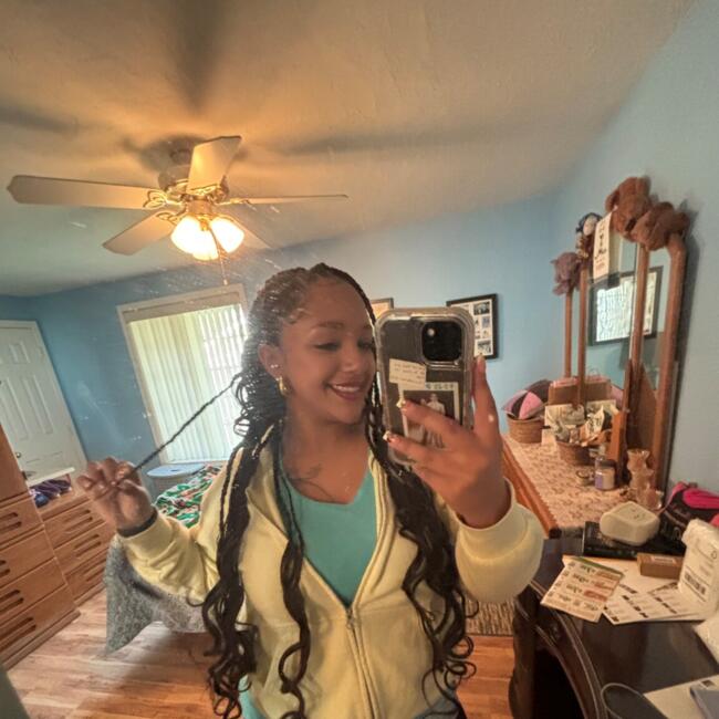 Babysitter in Canby (Oregon): Crystal