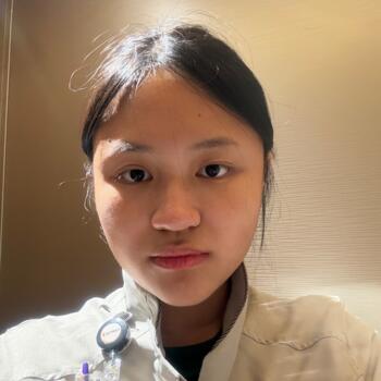 Babysitter in Singapore: Lois