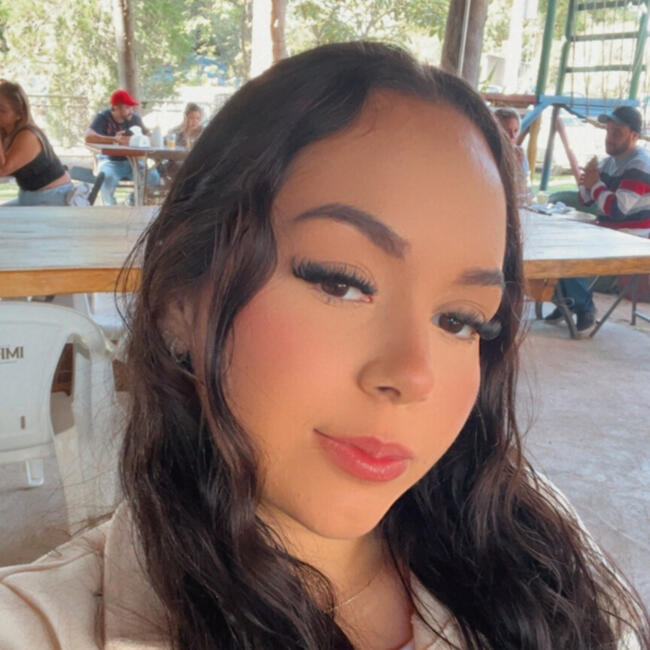 Babysitter in Salto de Pirapora: Nicole