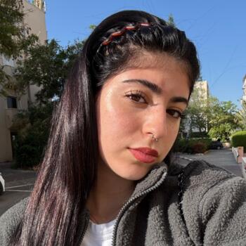 Babysitter in Herzliya: מאי