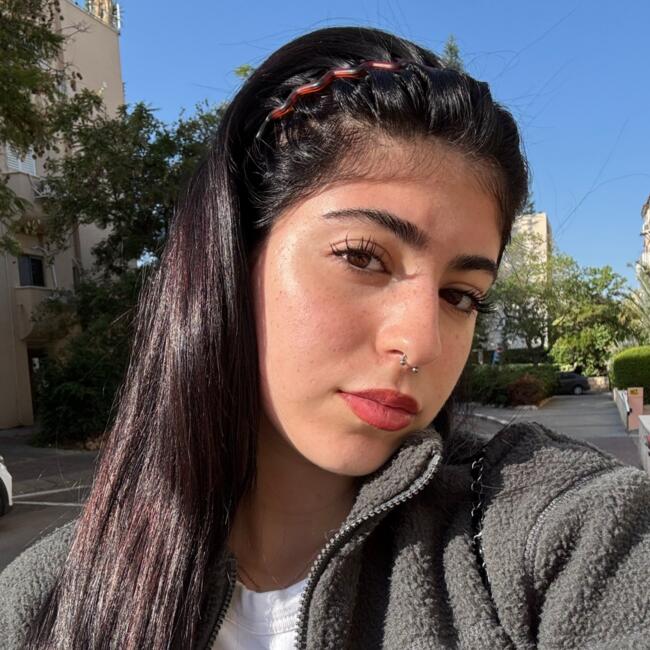 בייביסיטר ב- הרצליה: מאי