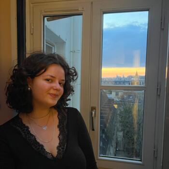 位于犹太城的临时保姆: Mériam