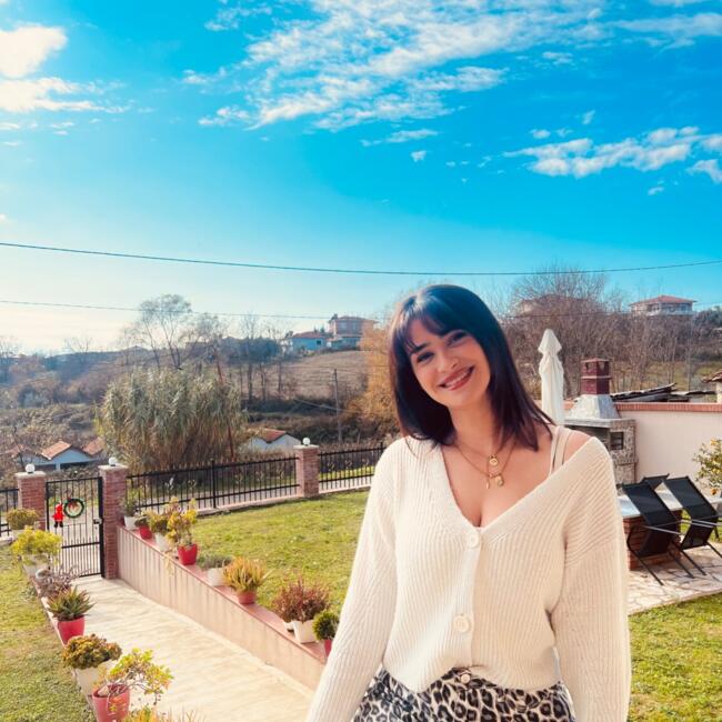 Babysitter in Agriá: Ιωάννα