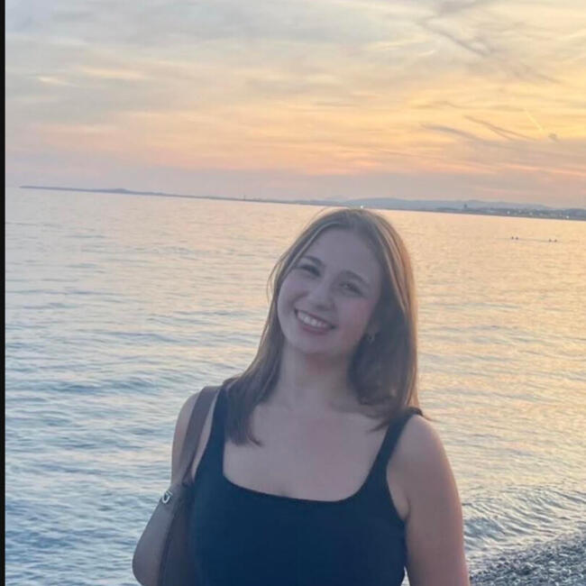 Babysitter in Nice: Julie