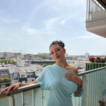 Babysitter in Paris: Amaya