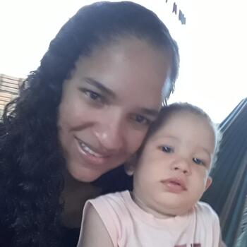 Babá em Cuiabá: Claudiane