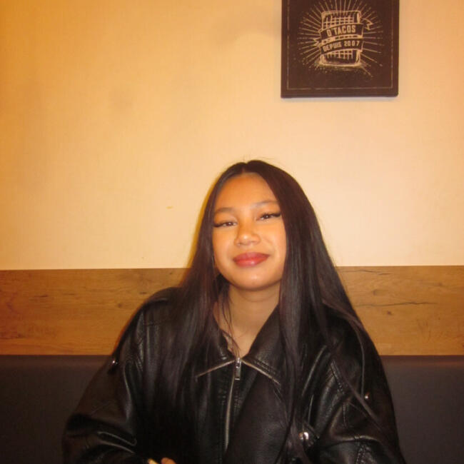 Babysitter in Verrières-le-Buisson: Lucine