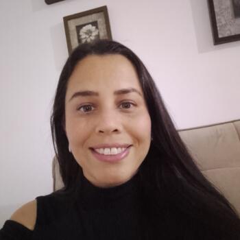 Babysitter in Bragança Paulista: Geovana