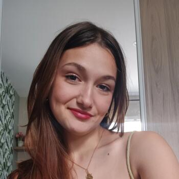 Babysitter in Saint-Jean-de-Liversay: Léa