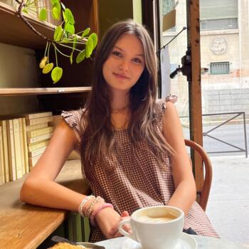 Babysitter in Boulogne-Billancourt: Emma