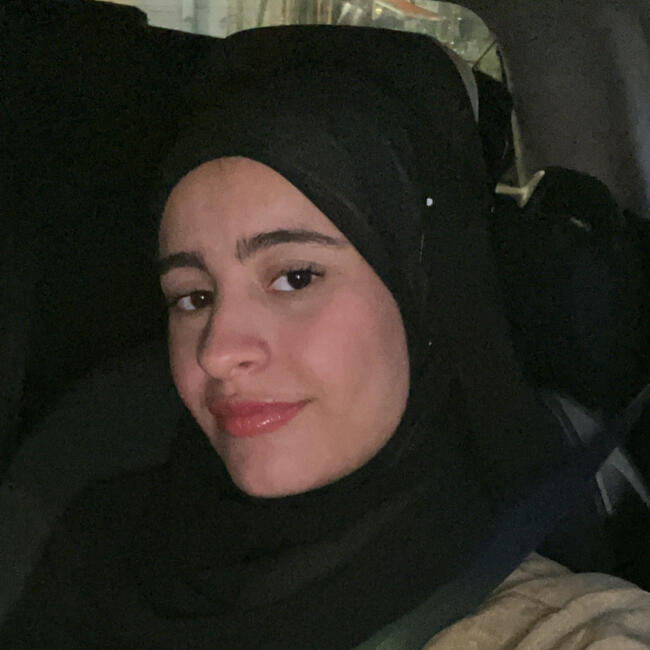 Babysitter in Albertville: Amira