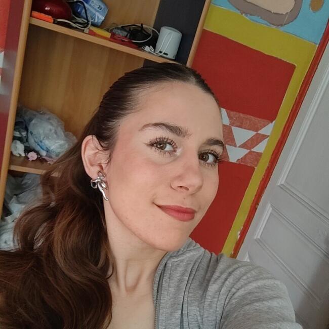 Babysitter in Bordeaux: Lili-louise