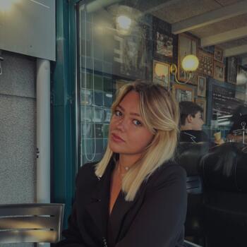 Babysitter in Angers: Alicia