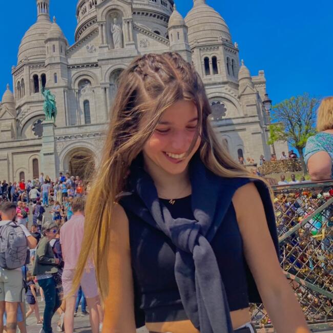 Babysitter in Mellac: Midori