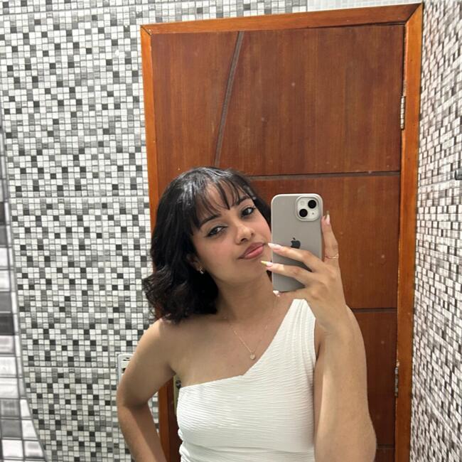 Babysitter in Louveira: Larissa