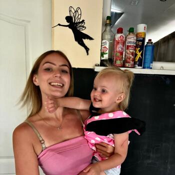 Babysitter in La Bruyère: Kiara