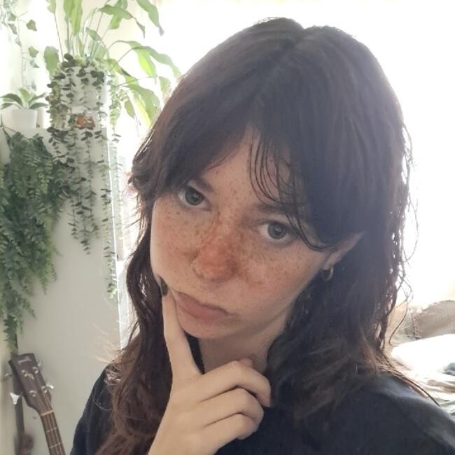 Babysitter in Nelson: Emma