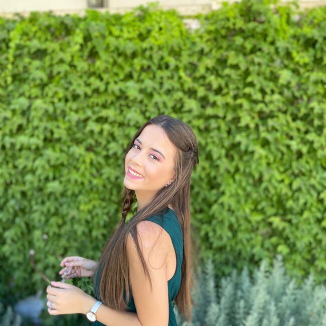 Babysitter in Massieux: Anais