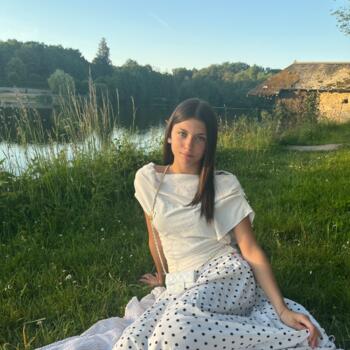 Babysitter in Couesmes: Nina