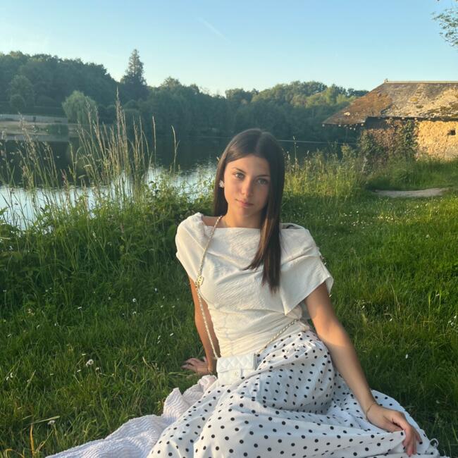 Babysitter in Couesmes: Nina
