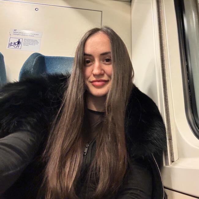 Chůva v Praha: Олена