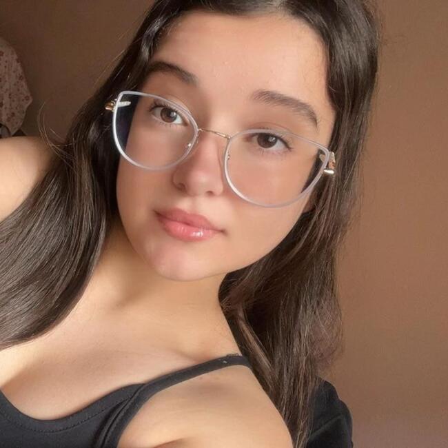 Babysitter in Conselheiro Lafaiete: Gabrielly