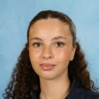 Babysitter in Athis-Mons: Syrine