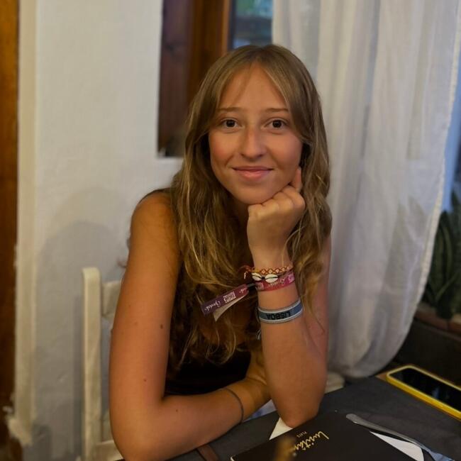 Babysitter in Étaples: Inês