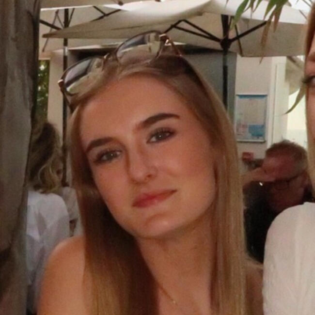 Babysitter in Roquefort-les-Pins: Julie