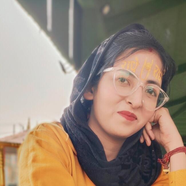दिल्ली में बेबीसिटर: Pooja