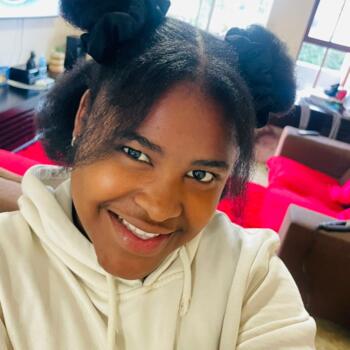 Babysitter Cape Town: Sthabile