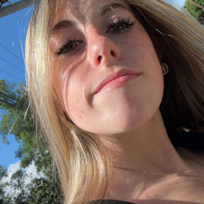 Babysitter in Kings Park: Alyssa