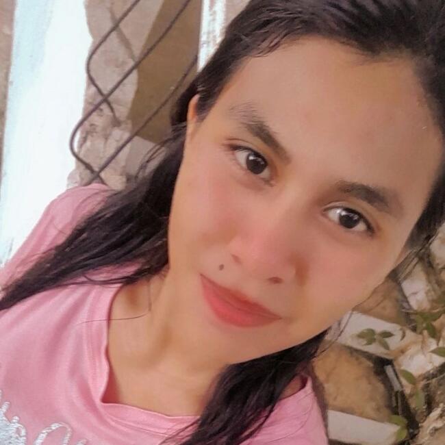 Niñera en Nuevo Emperador: Allison