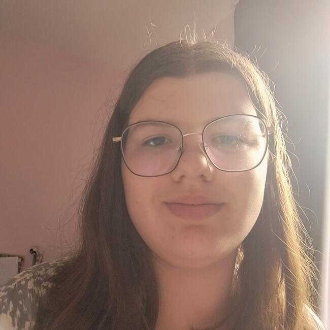 Babysitter in St-Malo: Tara