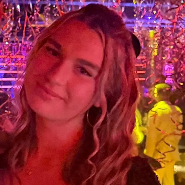 Babysitter in Staines-upon-Thames: Ellie