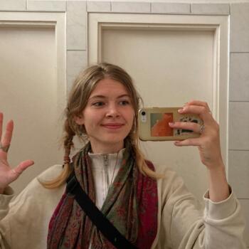 Babysitter in Budapest: Flóra