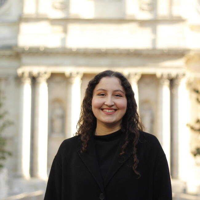 Babysitter in Paris: Carla