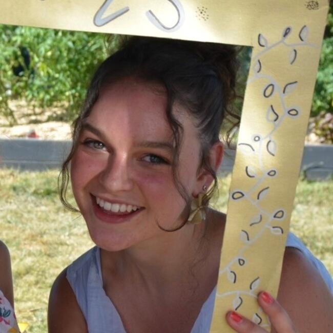Babysitter in Bréal-sous-Montfort: Louanne