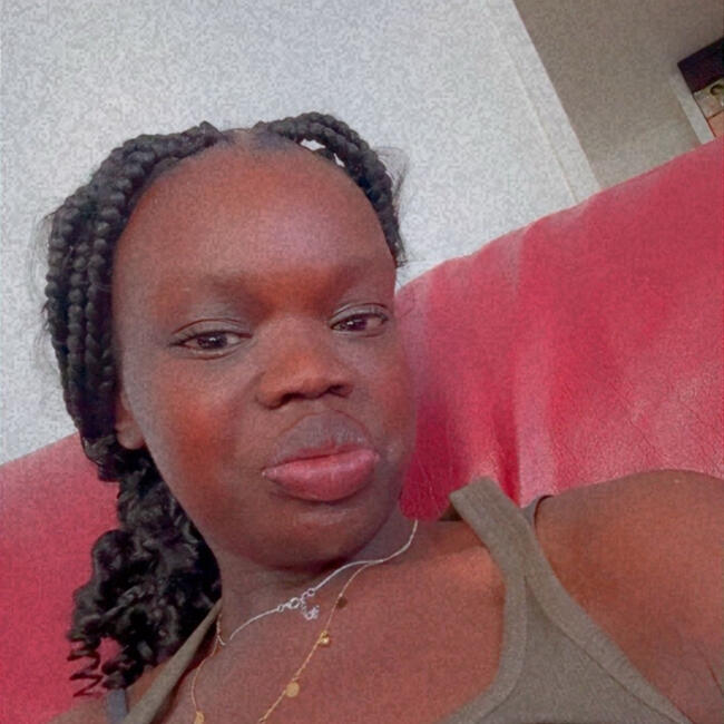 Babysitter in Évry: Valerie