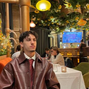 Babysitter in Paris: Raphaël