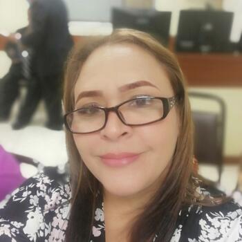 Babysitter in Panama City: Nora