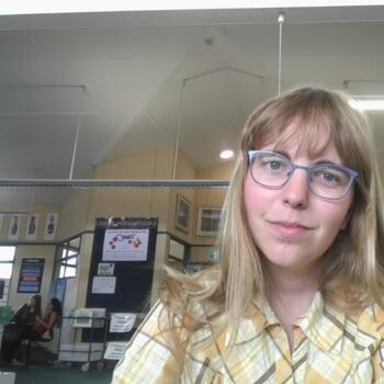 Babysitter in Auckland: Emma