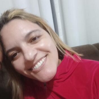 Babysitter in Santa Rita de Minas: Vanessa
