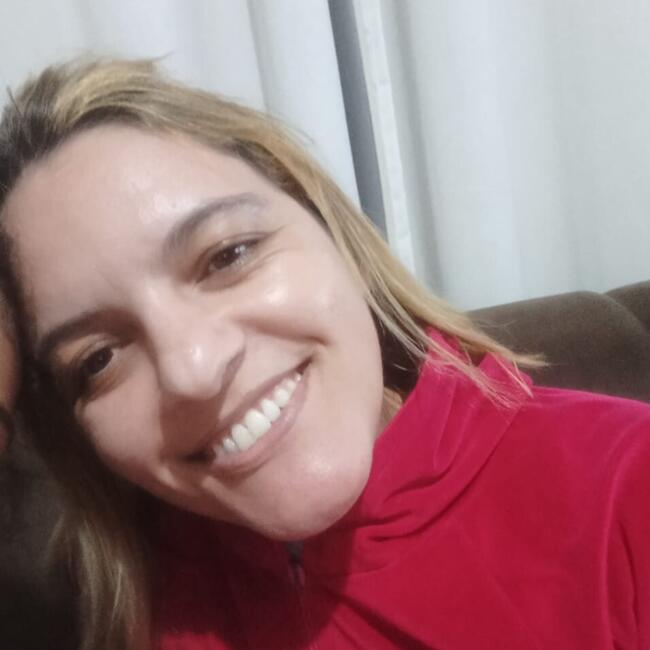 Babysitter in Santa Rita de Minas: Vanessa